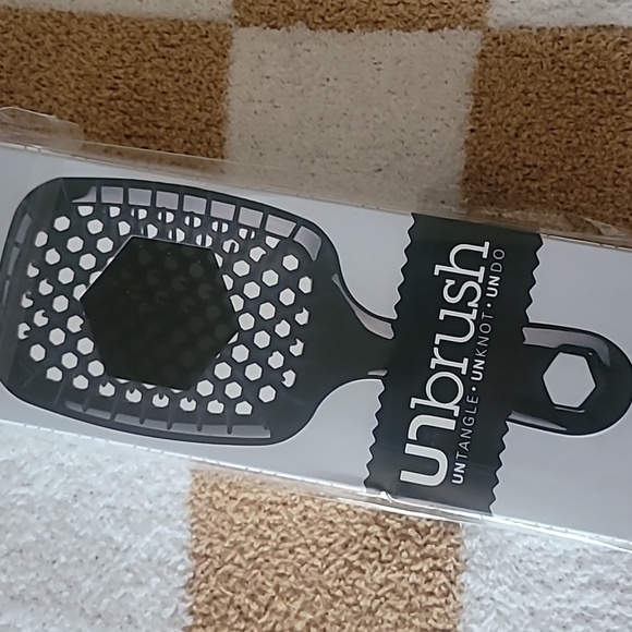 NIB SEALED Black UNBRUSH detangling brush - Picture 3 of 3